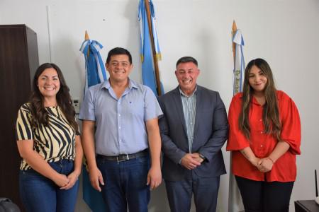 eba5a6e1b394e02f0b6ad6d1321c25f4_M