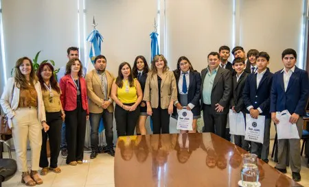 606bdf1546326f3bd5551a11a99f4984_M