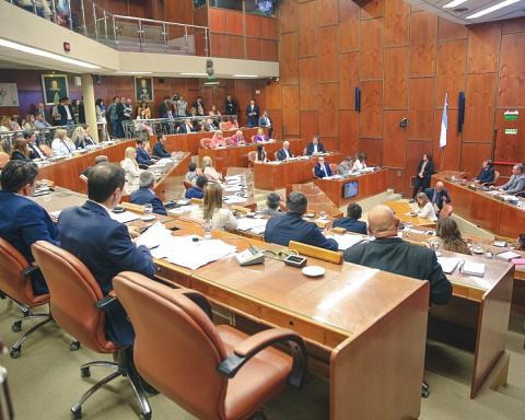 0b89abb7bd6e1998ff51b62142319331_L