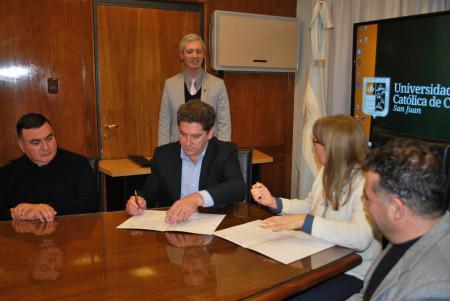 462a2e5fc7fad7c2740e569d6e8ce656_M