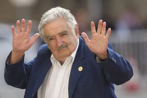 870716-63061-mujica-saludo-afp-baja-0-big