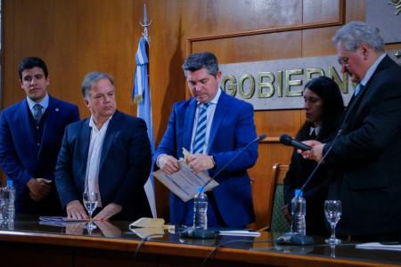 0525eaf34878a7bce162bf3354453596_M