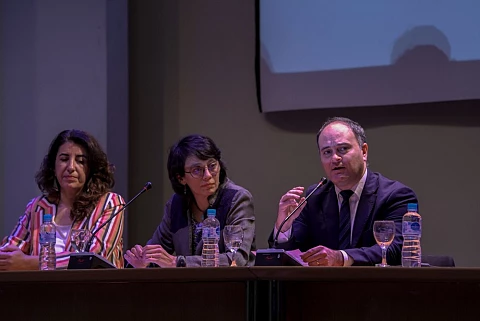 26f3f5330862a126b95af3913fc993ae_XL