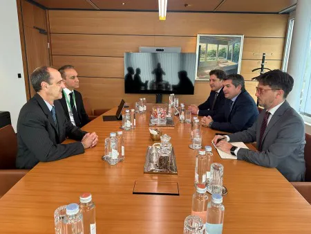 d44ecbedbd7405ee23843121b4aad163_M