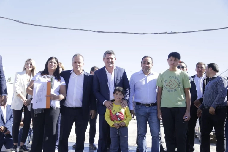 9fef536654e8aea2167e40355b16fc1e_XL